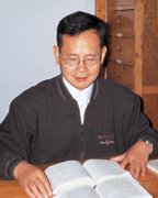 三级教授40余人
