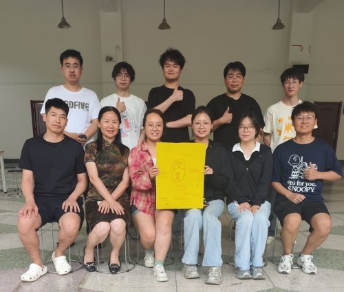 心理协会联合开展开心农场除草劳动主题